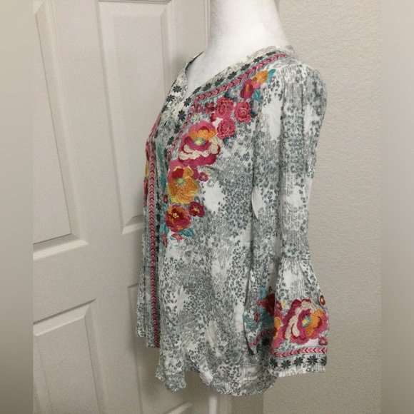 Savanna Jane Floral Embroidered Bell Sleeve Top Blouse Size S - Picture 5 of 12